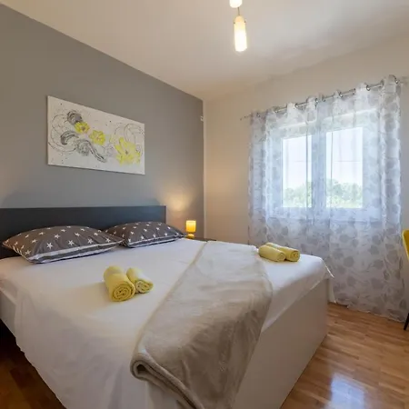 House * Zezevica