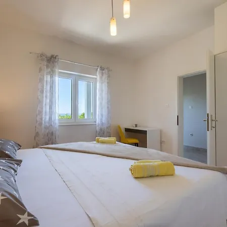 House * Zezevica